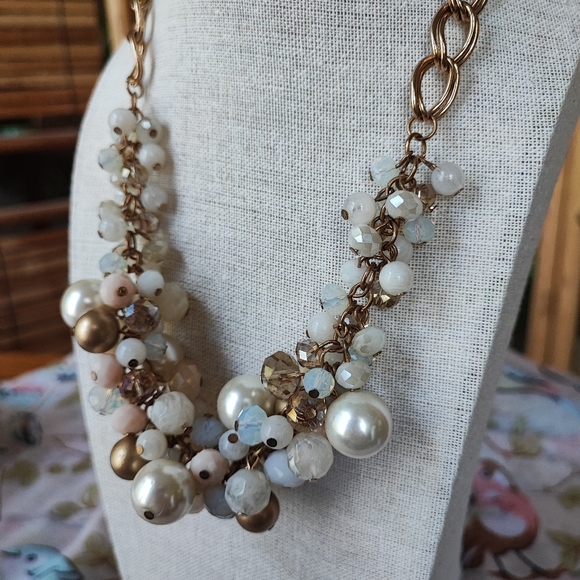 Faux Pearls Matte Brass Gold Chain Milky Glass Faceted Bead Bib Necklace EUC - Picture 1 of 13